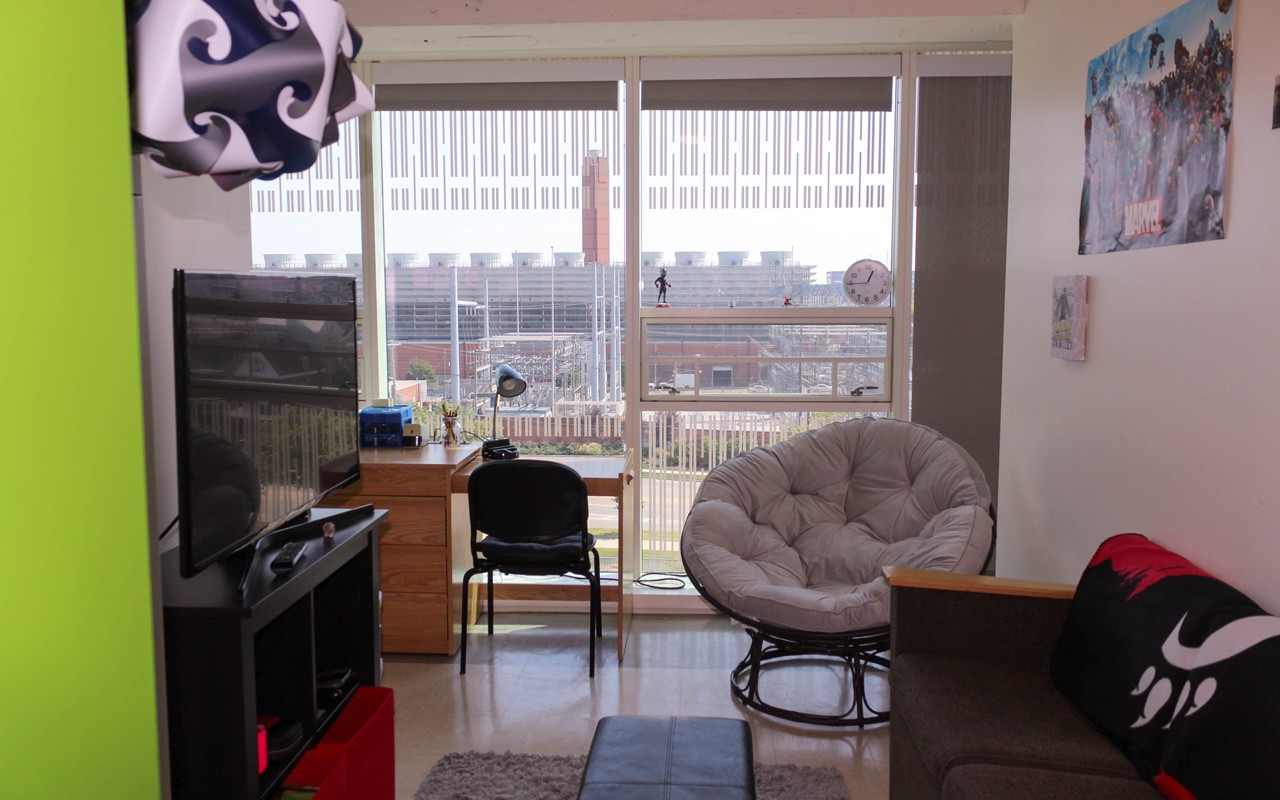 Living room in single room in Scioto Hall.